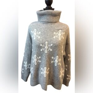 Cupcakes and Cashmere Snowflake Sweater Lrg Turtleneck Gray Long Sleeve Pullover